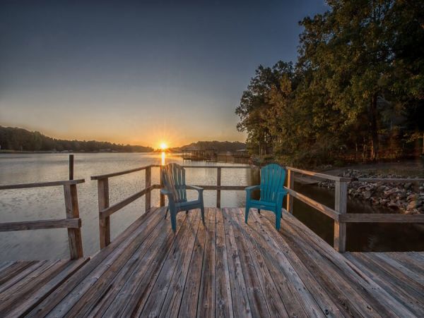 Charming Lake Norman Waterfront Vacation Cottage Sleeps 8