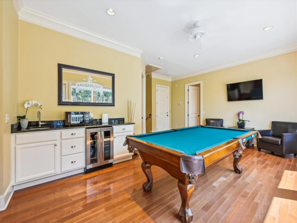 Hilton Head 7-Bedroom Beachfront Haven with a Pool Sleeps 20