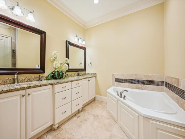 Hilton Head 7-Bedroom Beachfront Haven with a Pool Sleeps 20