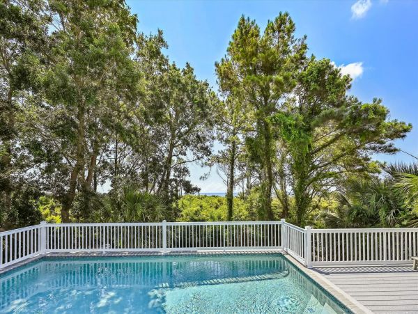 Hilton Head 7-Bedroom Beachfront Haven with a Pool Sleeps 20