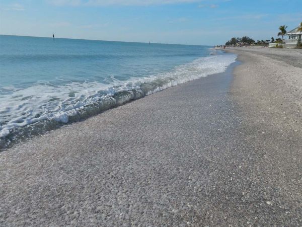 Lovely Manasota Key Vacation Home With Pool Sleeps 4 Guests