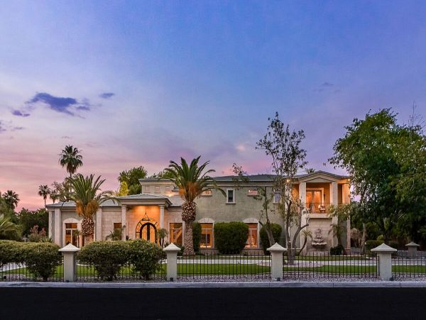 Phoenix Luxury Vacation Pool Home Sleeps Sixteen Guests