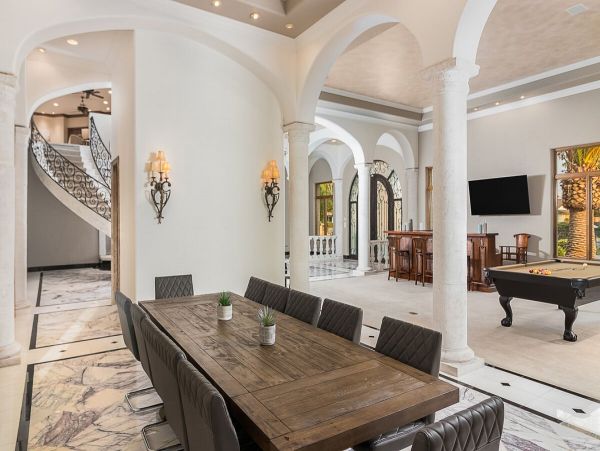 Phoenix Luxury Vacation Pool Home Sleeps Sixteen Guests
