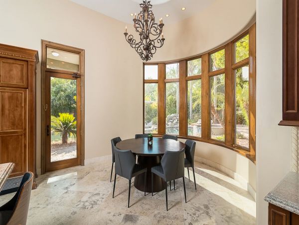 Phoenix Luxury Vacation Pool Home Sleeps Sixteen Guests