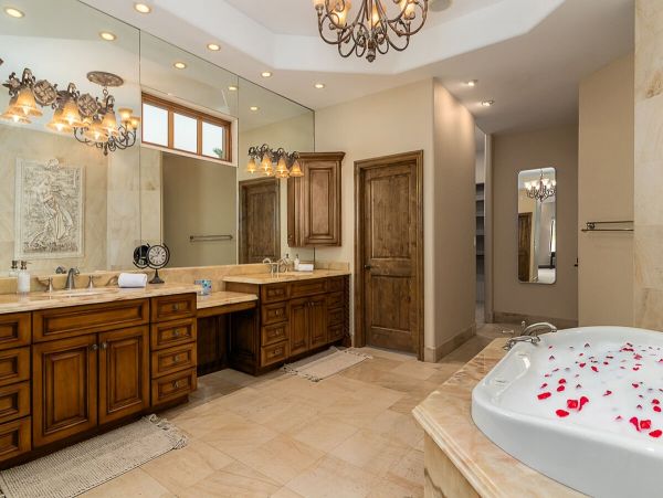 Phoenix Luxury Vacation Pool Home Sleeps Sixteen Guests