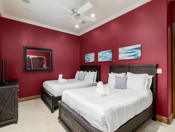 Phoenix Luxury Vacation Pool Home Sleeps Sixteen Guests