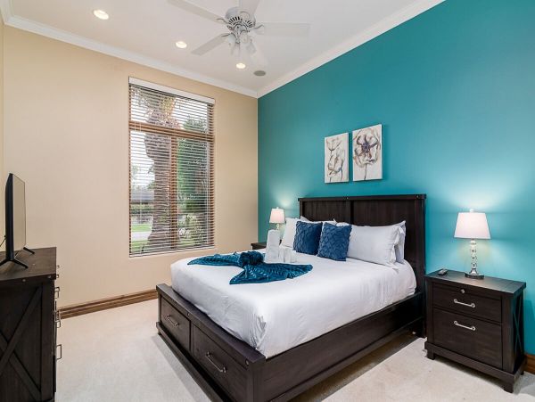 Phoenix Luxury Vacation Pool Home Sleeps Sixteen Guests
