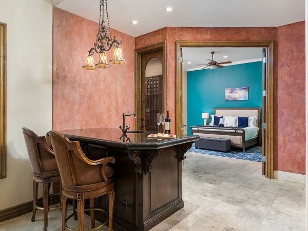 Phoenix Luxury Vacation Pool Home Sleeps Sixteen Guests