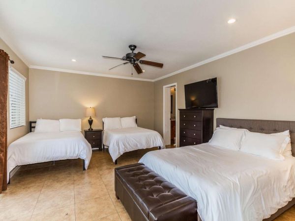Scottsdale Vacation Rental Sleeps 22 Guests Pool Home