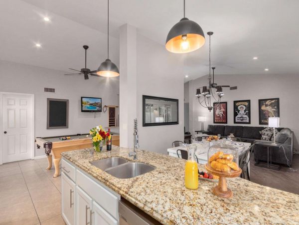 Scottsdale Five Bedroom Vacation Home Sleeps Up To 16 Guests