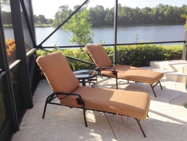 Lake Views 3 Bedroom Vacation Home In Naples With Caged Pool