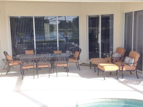 Lake Views 3 Bedroom Vacation Home In Naples With Caged Pool
