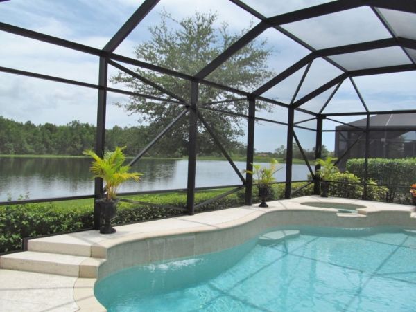 Lake Views 3 Bedroom Vacation Home In Naples With Caged Pool