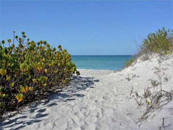 Elegant Vacation Condo in Longboat Key Two Bedrooms Sleeps 4