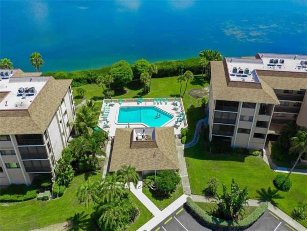 Elegant Vacation Condo in Longboat Key Two Bedrooms Sleeps 4