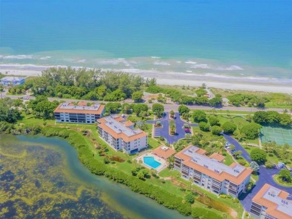 Elegant Vacation Condo in Longboat Key Two Bedrooms Sleeps 4
