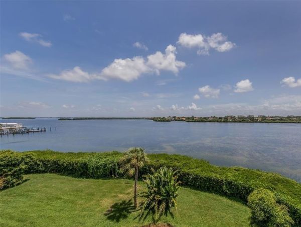 Elegant Vacation Condo in Longboat Key Two Bedrooms Sleeps 4