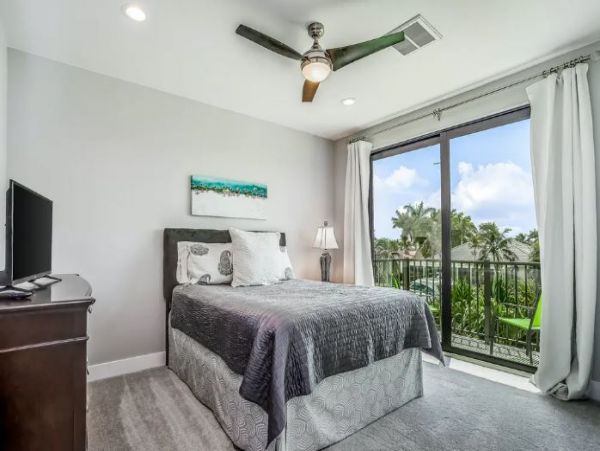 Four Bedroom Luxury Home with Pool in Marco Island