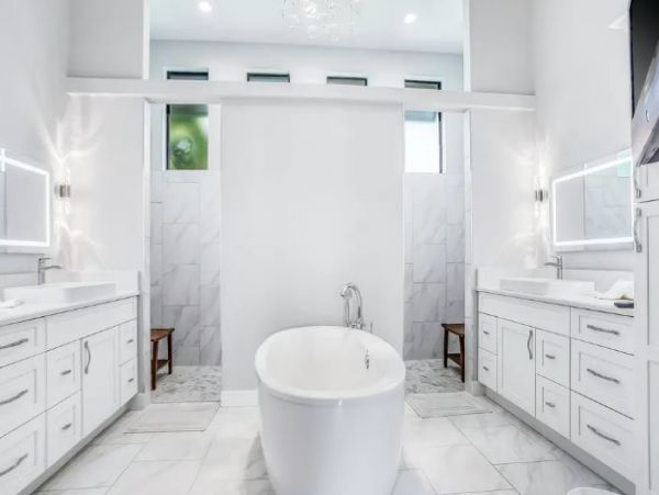 Four Bedroom Luxury Home with Pool in Marco Island