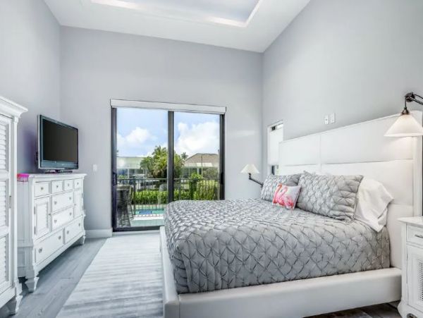 Four Bedroom Luxury Home with Pool in Marco Island