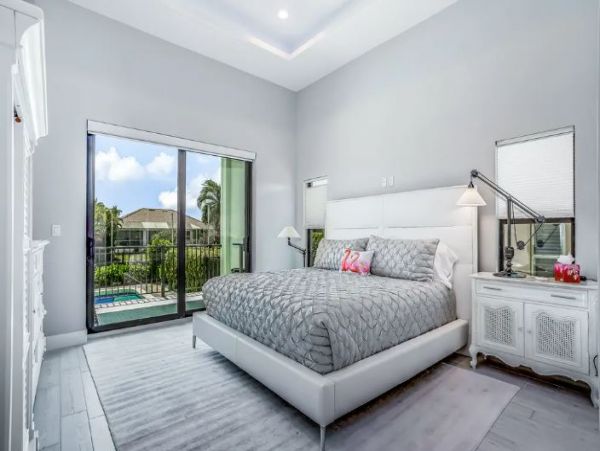 Four Bedroom Luxury Home with Pool in Marco Island