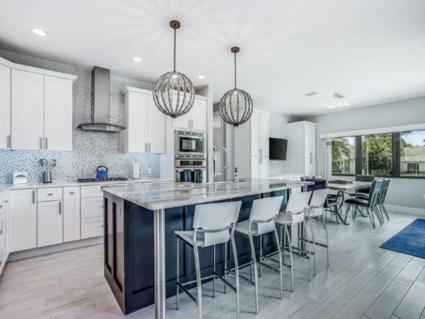 Four Bedroom Luxury Home with Pool in Marco Island