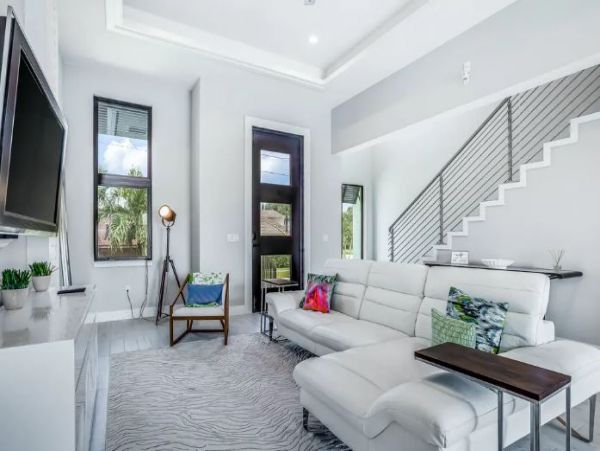 Four Bedroom Luxury Home with Pool in Marco Island