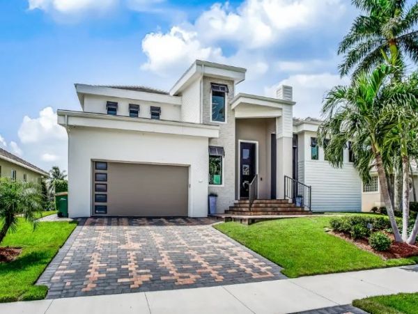 Four Bedroom Luxury Home with Pool in Marco Island