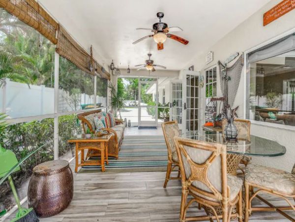 Beautiful Naples Vacation Home Caged Pool