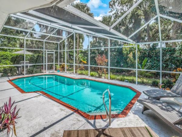 Beautiful Naples Vacation Home Caged Pool