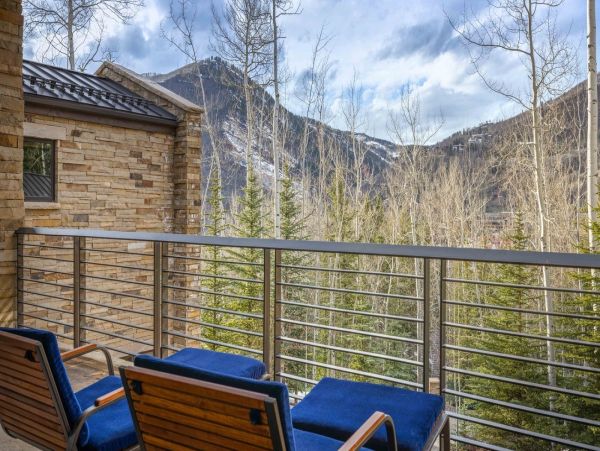 Vail 10,000 Sq Ft Luxury Ski Home Ski in Ski Out- This Home Has It All