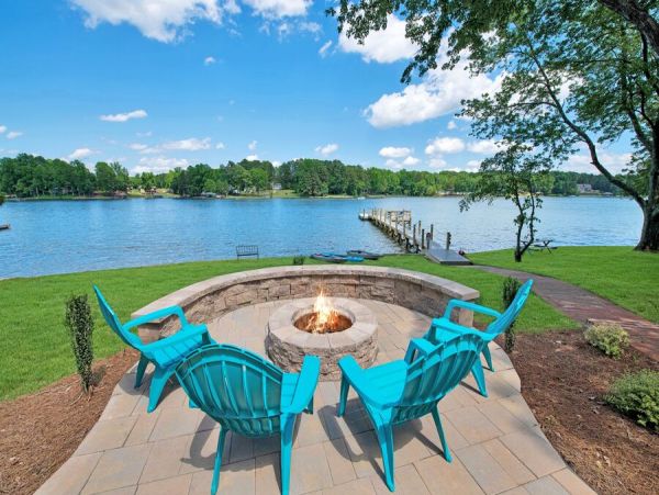 Lakefront North Carolina Modern Vacation Home 10 Guests