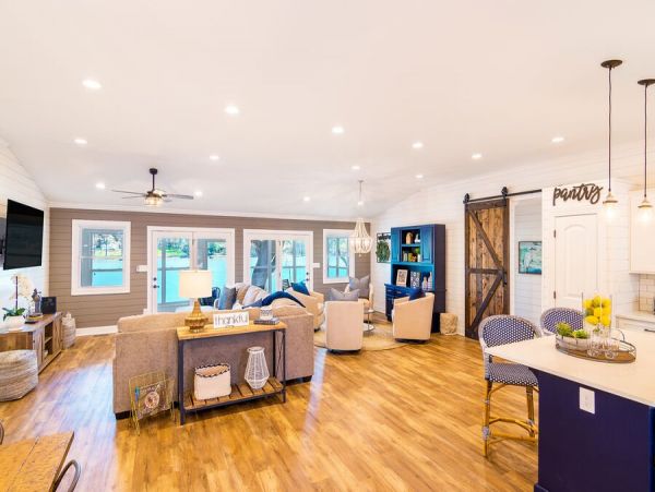 Lakefront North Carolina Modern Vacation Home 10 Guests