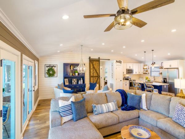 Lakefront North Carolina Modern Vacation Home 10 Guests