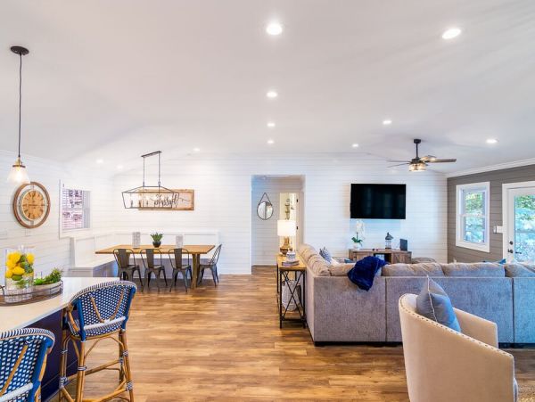 Lakefront North Carolina Modern Vacation Home 10 Guests