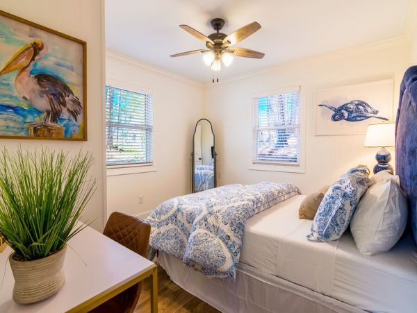 Lakefront North Carolina Modern Vacation Home 10 Guests