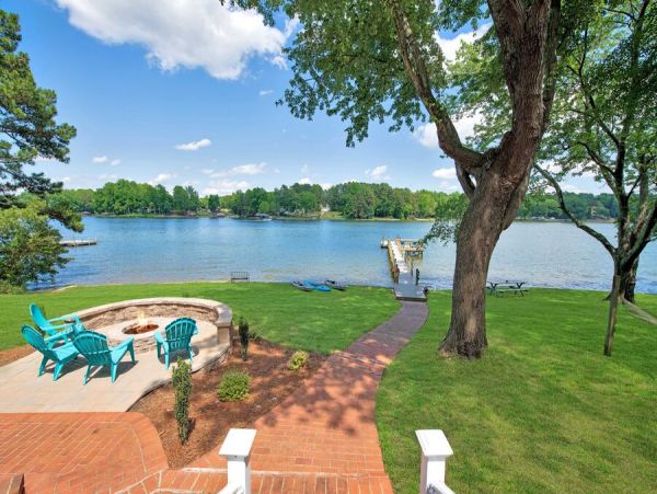 Lakefront North Carolina Modern Vacation Home 10 Guests