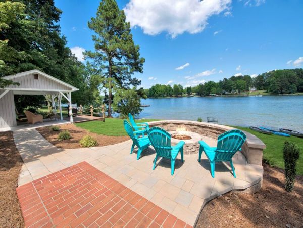 Lakefront North Carolina Modern Vacation Home 10 Guests