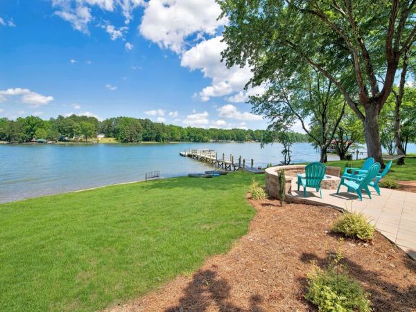 Lakefront North Carolina Modern Vacation Home 10 Guests