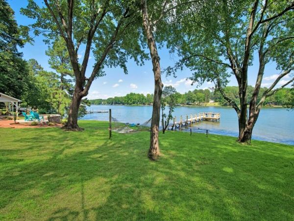 Lakefront North Carolina Modern Vacation Home 10 Guests