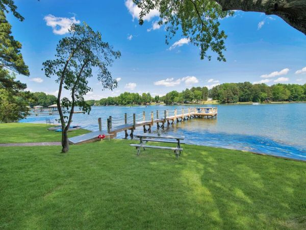 Lakefront North Carolina Modern Vacation Home 10 Guests