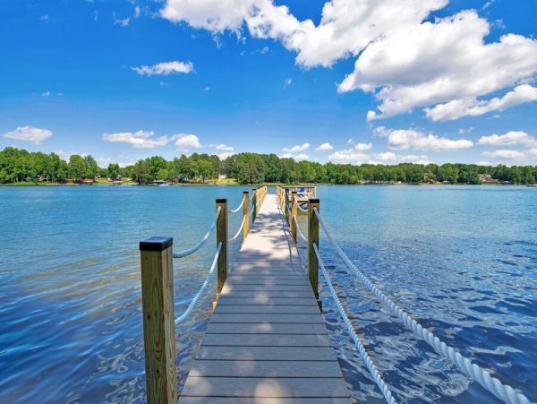 Lakefront North Carolina Modern Vacation Home 10 Guests