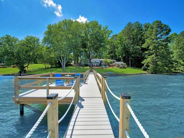 Lakefront North Carolina Modern Vacation Home 10 Guests