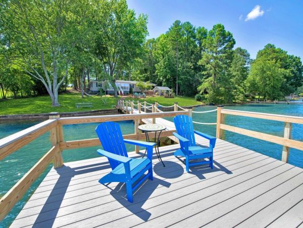 Lakefront North Carolina Modern Vacation Home 10 Guests
