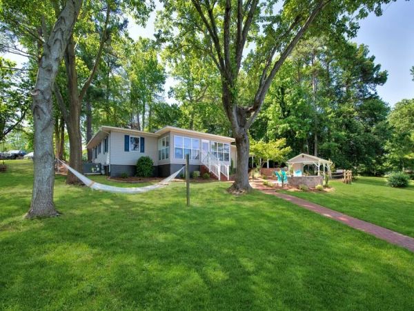 Lakefront North Carolina Modern Vacation Home 10 Guests