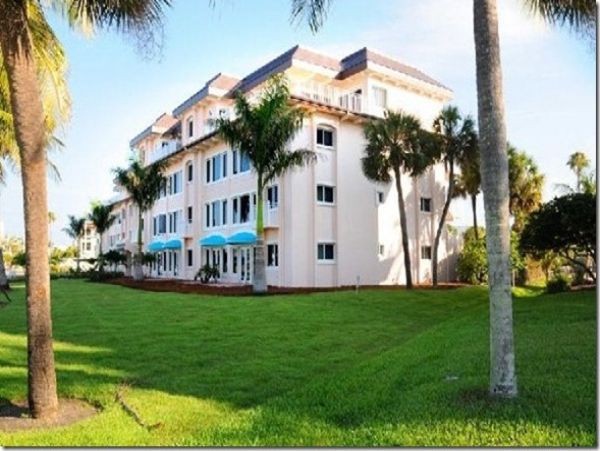 Spectacular Views Await You In This Vacation Condo 6 Guests