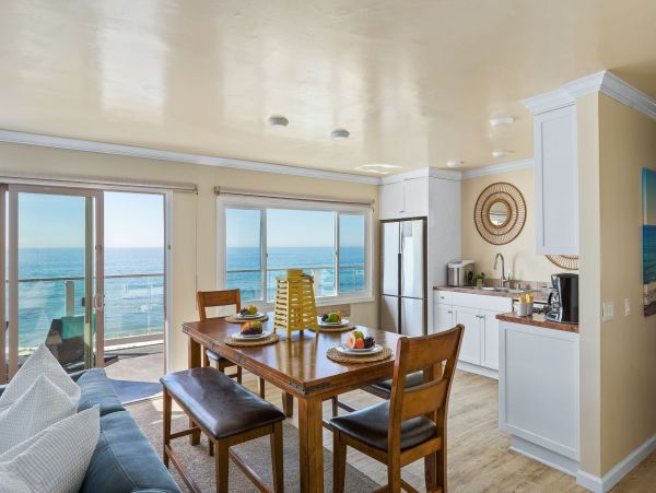 San Diego Beach Communities North Condo 995636