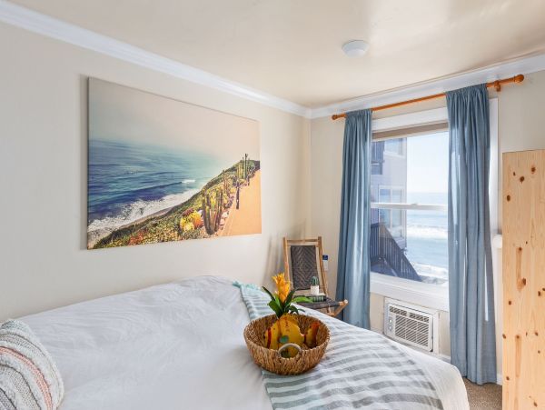 San Diego Beach Communities North Condo 995636