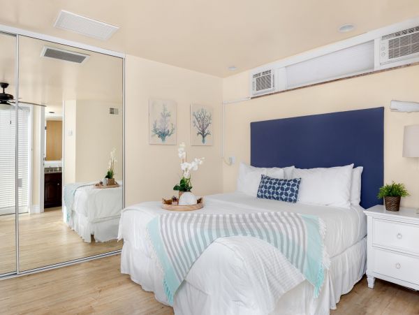 San Diego Beach Communities North Condo 995644