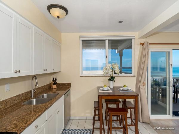 San Diego Beach Communities North Condo 995645